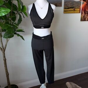ALO Yoga Women's Black Pants & Bra Set